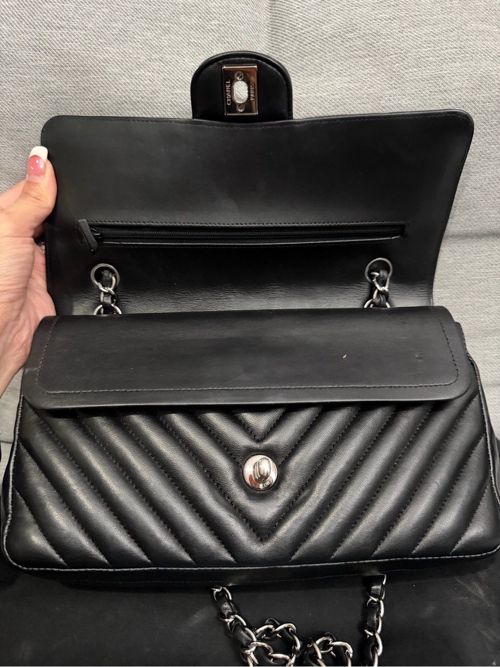 Chanel Black Chevron Quilted Leather Shoulder Bag medium double flap - Picture 9 of 11